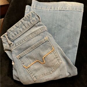 Lola kimes jeans
